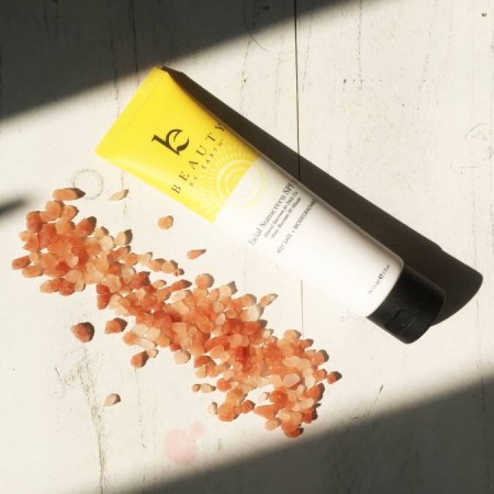 Review kem chống nắng Beauty by Earth – Facial sunscreen SPF20