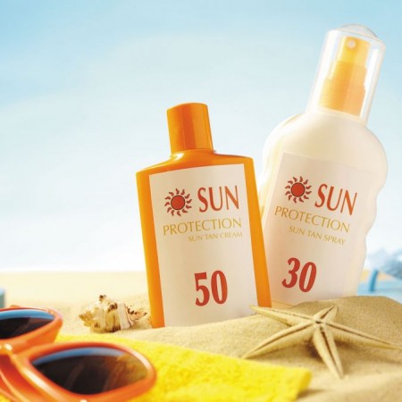 Hơn 75% kem chống nắng chứa hóa chất độc hại