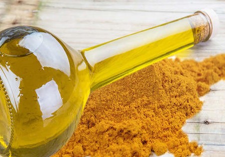 Tinh dầu nghệ, lợi ích cho sức khỏe và da mà bạn chưa biết và những lưu ý khi sử dụng