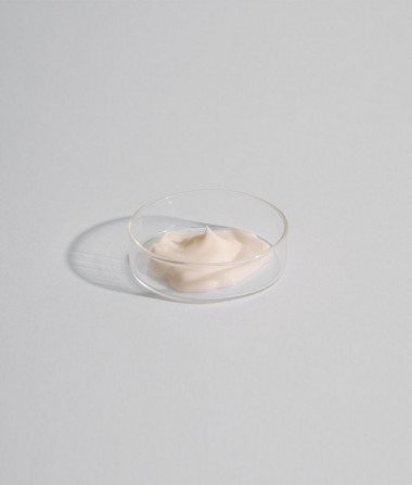 Kem dưỡng làm sáng da Luxe Botanics CAMU BRIGHTENING MOISTURISER 5
