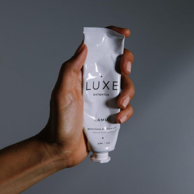 Kem dưỡng làm sáng da Luxe Botanics CAMU BRIGHTENING MOISTURISER
